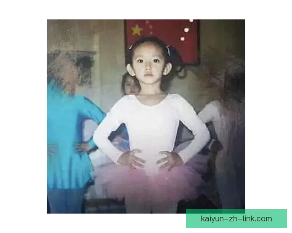 悲剧源于童年阴影艾维曾自曝遭受性虐待导致荒唐行为